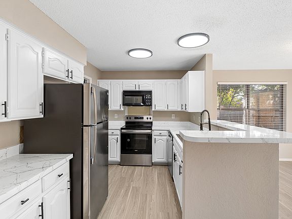 5th image of 2706 Bridge Lake Dr
