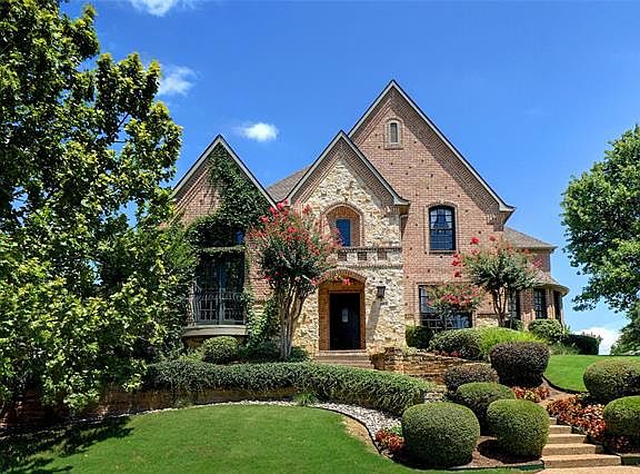 2nd image of 3103 Whispering Oaks Dr