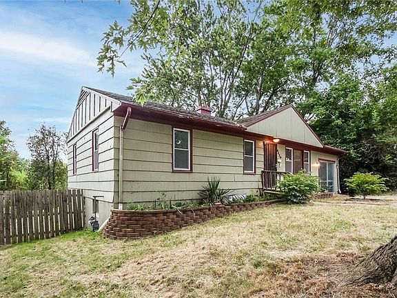 3rd image of 8410 Ruskin Way