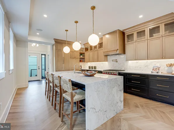 812 6th St NE, Washington, DC 20002