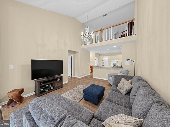 4th image of 128 E General Grey Ct
