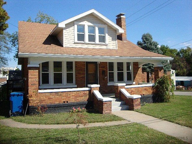1st image of 400 W Ashley St