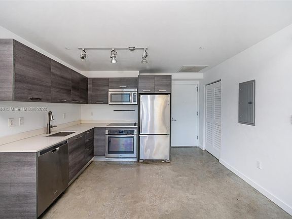 4th image of 151 SE 1st St APT 909