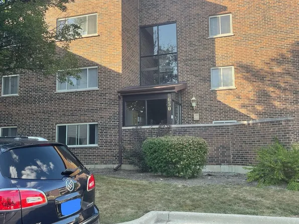 650 Perrie Dr APT 304, Elk Grove Village, IL 60007