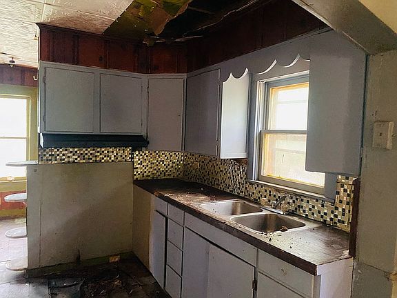 5th image of 522 Pierce Ln
