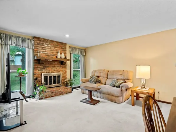 9956 Edelweiss Cir, Merriam, KS 66203