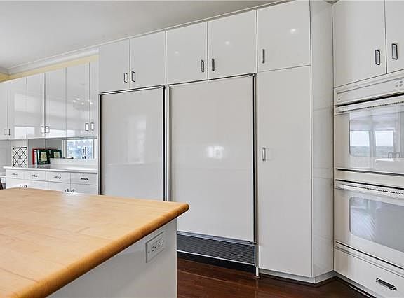 4th image of 400 W 49th St #2106