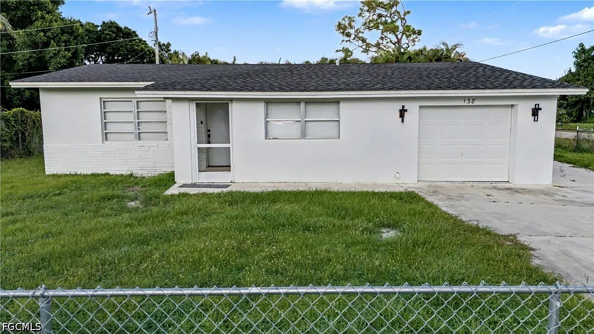 3 bed, 2.0 bath, 1096 sqft, $1,900 — Photo 1