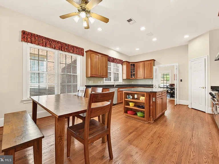 9860 Palace Green Way — Photo 14