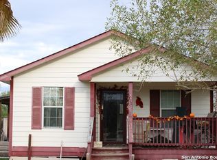 111 S Refugio St, Runge, TX 78151