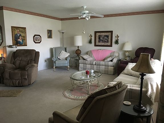 3rd image of 118 E Lake Dr