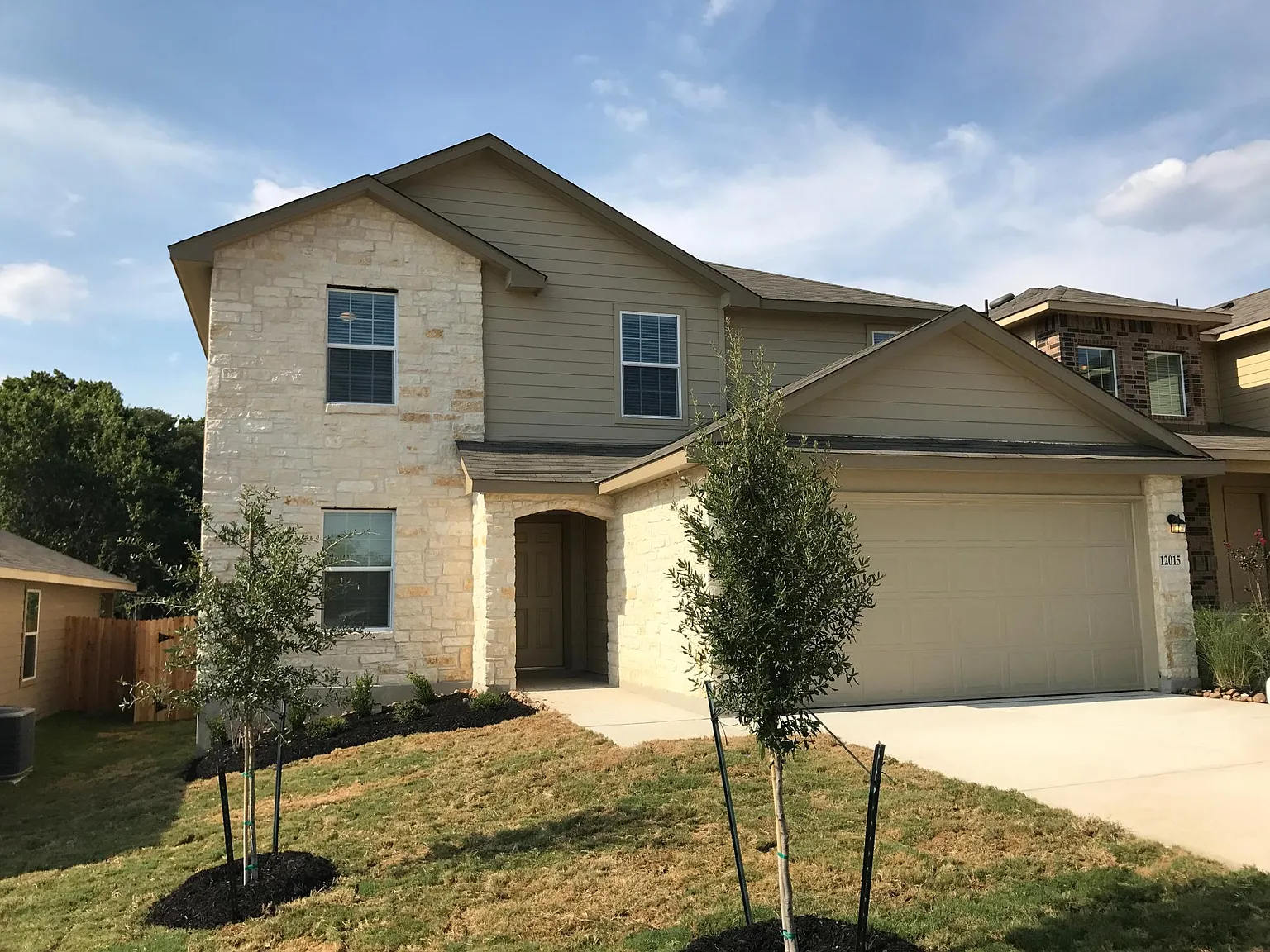 5 bed, 3.5 bath, 2678 sqft, $2,300 — Photo 1