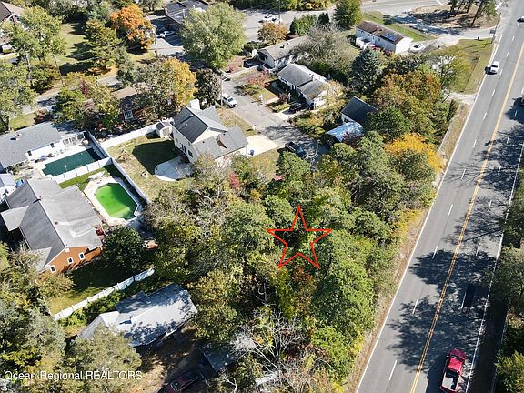 4th image of 220 Beach Avenue