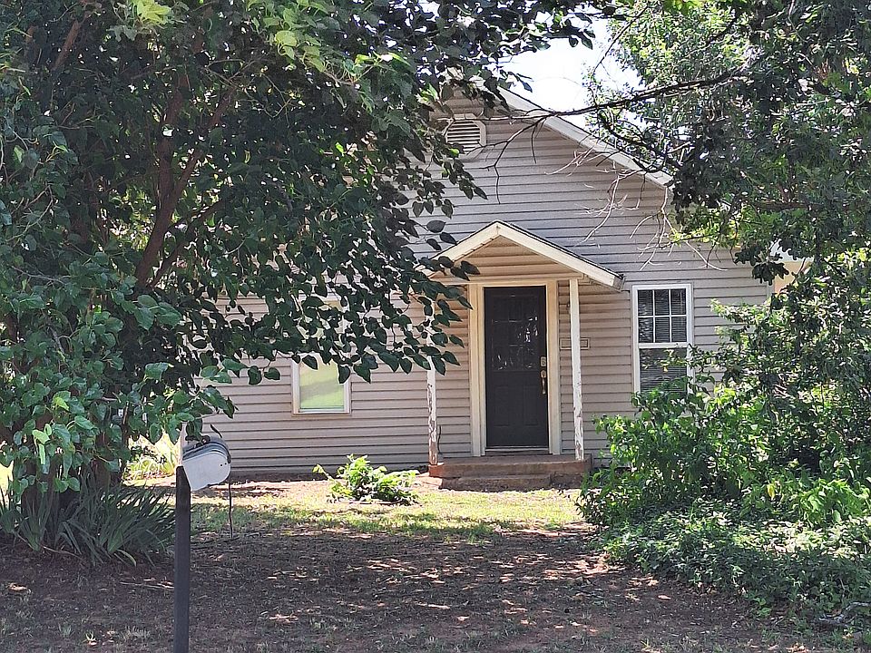 1st image of 221 Bennett Blvd
