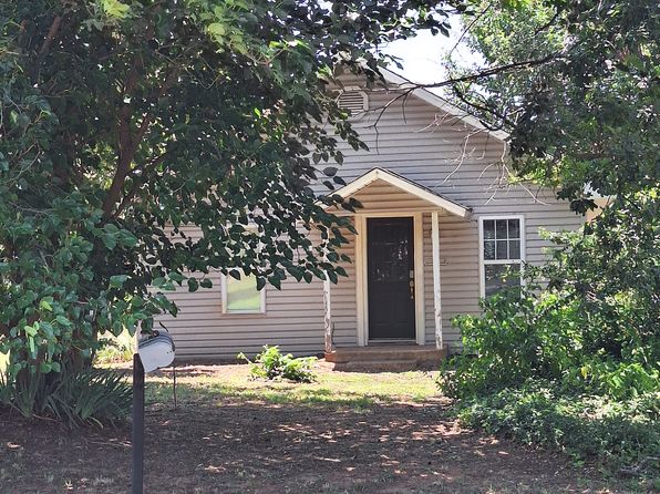 221 Bennett Blvd