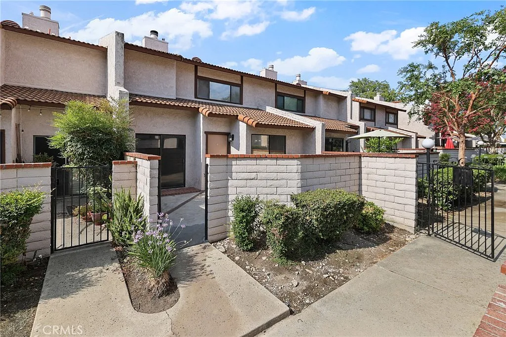 910 N Redding Way Unit F photo 1