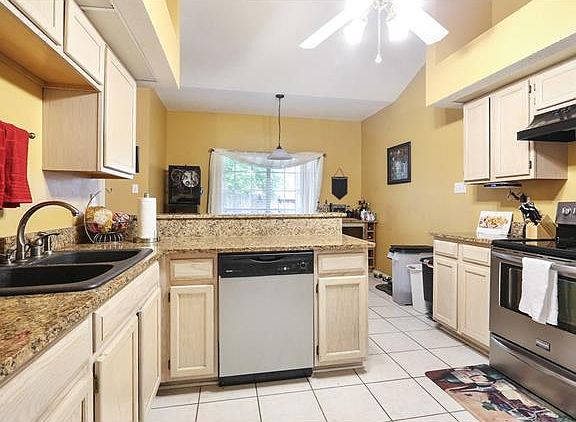 3rd image of 1541 Steeple Chase Ln