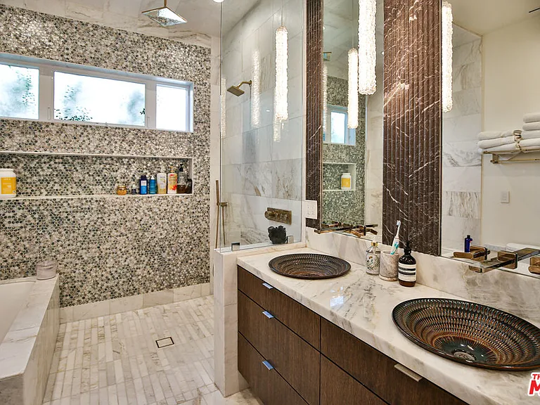8501 Belford Ave — Photo 3