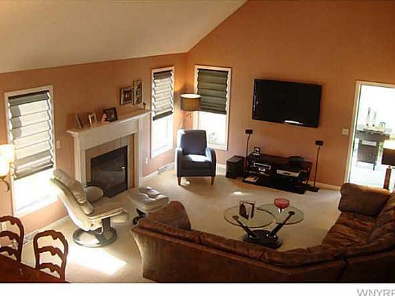 3rd image of 8071 Laurel Park Ln