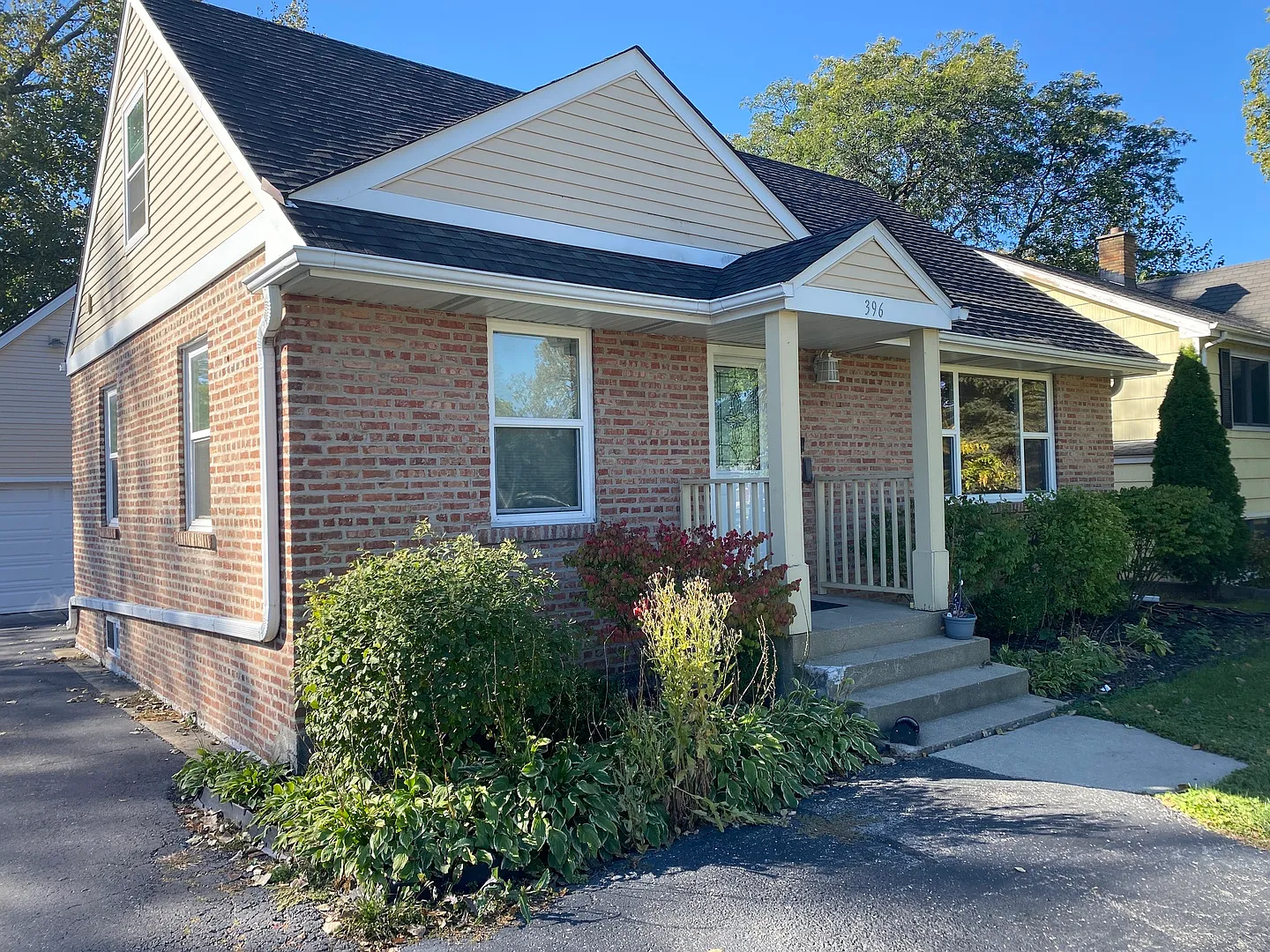396 W Saint Charles Rd photo 1
