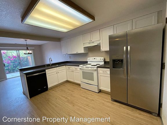5th image of 743 Creekland Cir