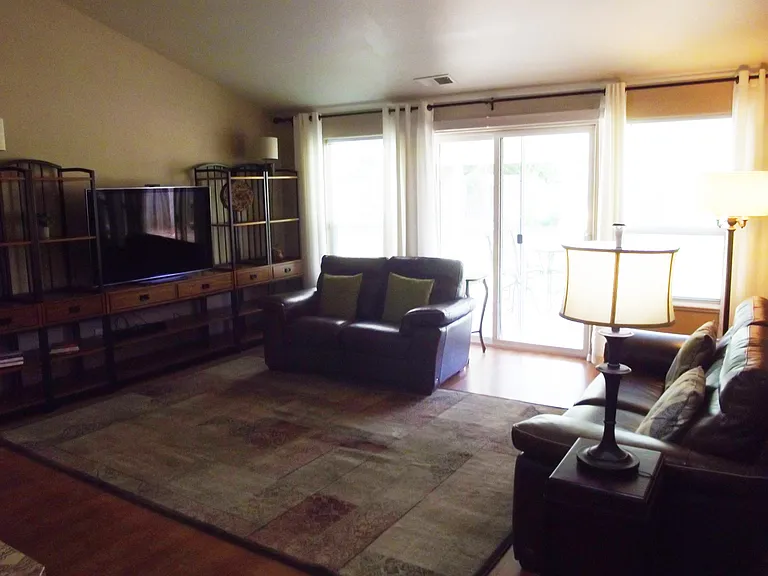 2122 Martin Dr — Photo 23