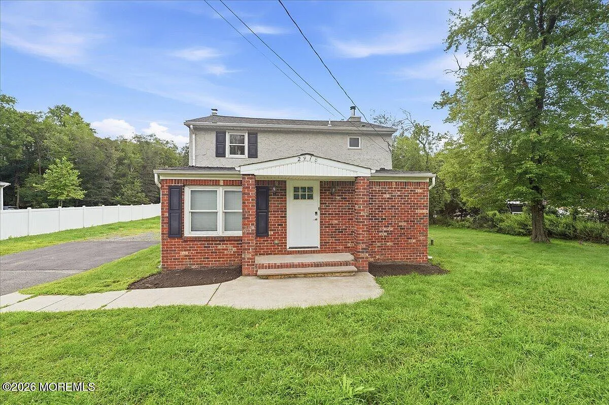 3 bed, 1296 sqft, $3,650 — Photo 1
