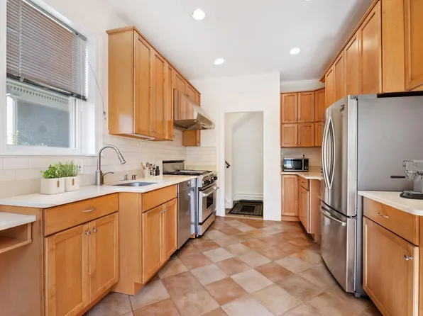 17-19 Columbia Terrace image 6 of 25