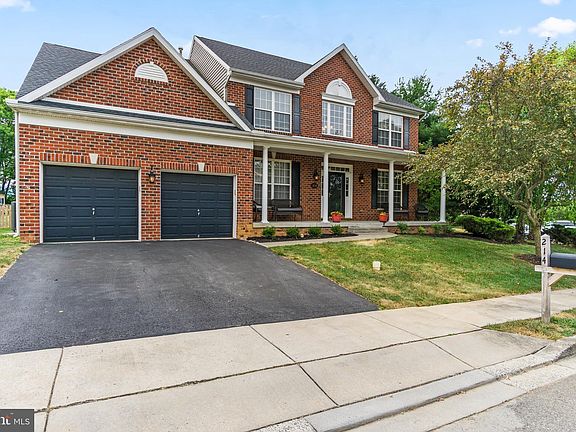 2nd image of 214 Chieftan Ln