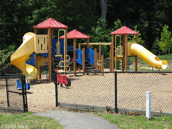 3rd image of 7742 Porters Hill Ln