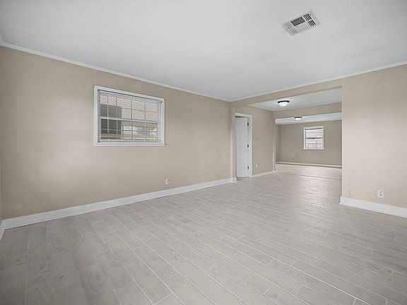 3rd image of 4923 Country Club Ct