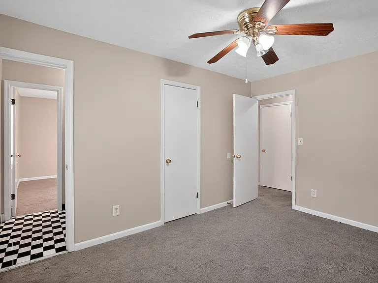 2501 Hartford Dr — Photo 10
