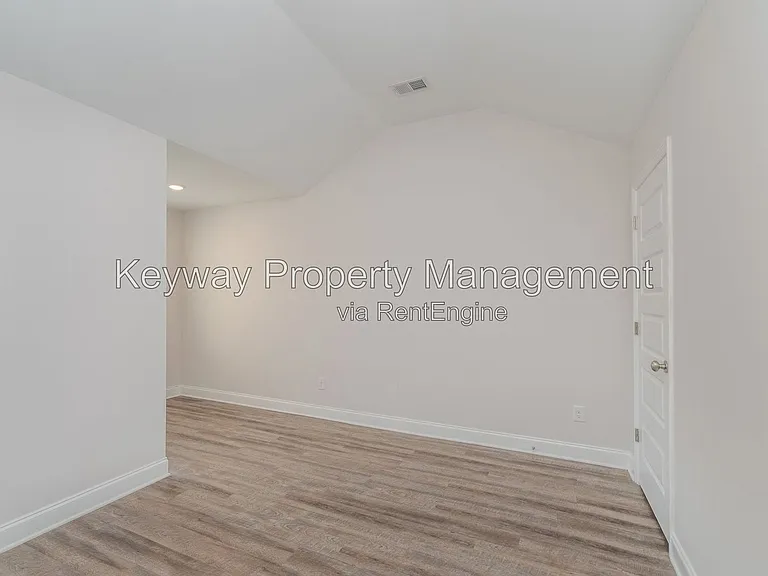 319 Sumac Trl — Photo 18