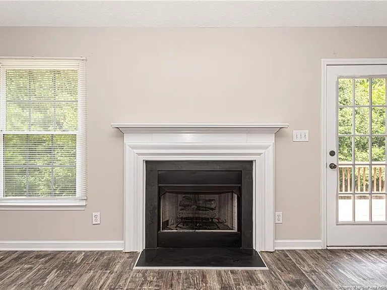 402 Roundtree Dr — Photo 17