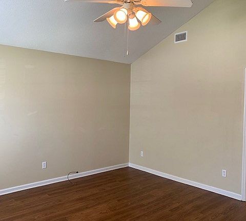 4th image of 1626 Fresno St