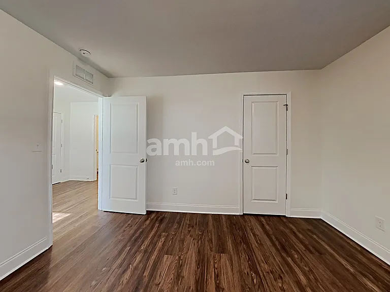 121 Hamilton Park Dr — Photo 16