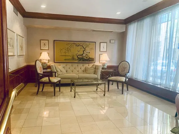 301 East 22nd Street image 11 of 11