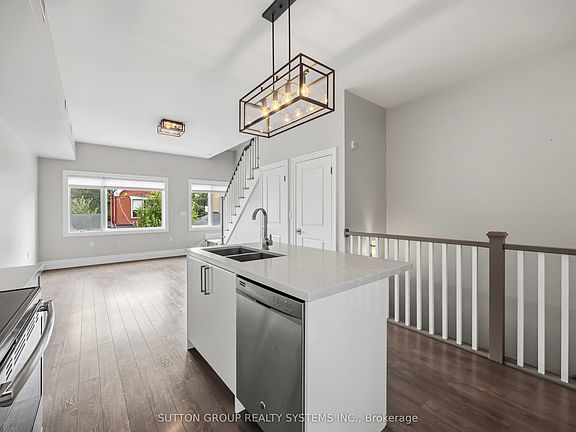 4th image of 726 Richmond St W #2