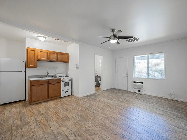 1505 E Harvard St — Photo 10