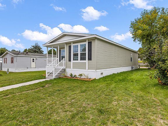 3rd image of 47 Bluebird Hill Dr #142