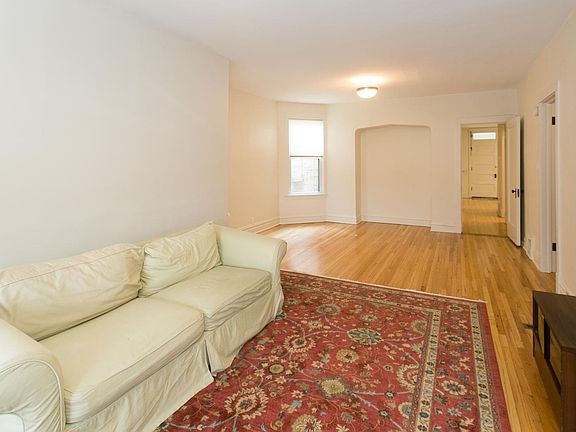 3rd image of 3706 N Leavitt St