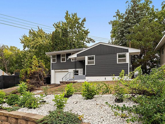 5th image of 1317 44th Ave NE