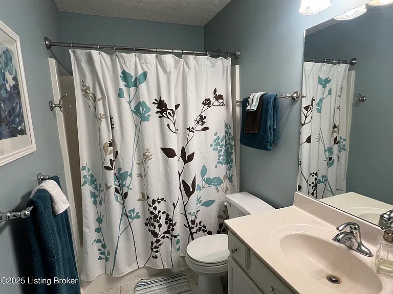 9216 Newbury Ct — Photo 18