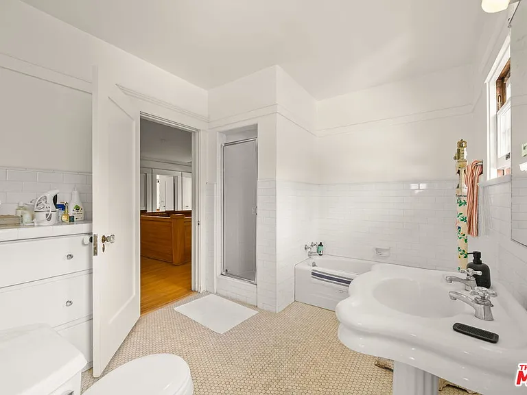 801 N Rodeo Dr — Photo 30
