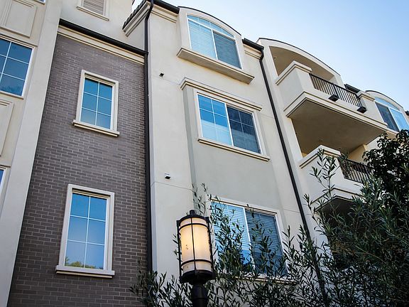 3rd image of 1625 S Granville Ave #105
