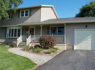 6173 Ridgecrest Dr, North Syracuse, NY 13212