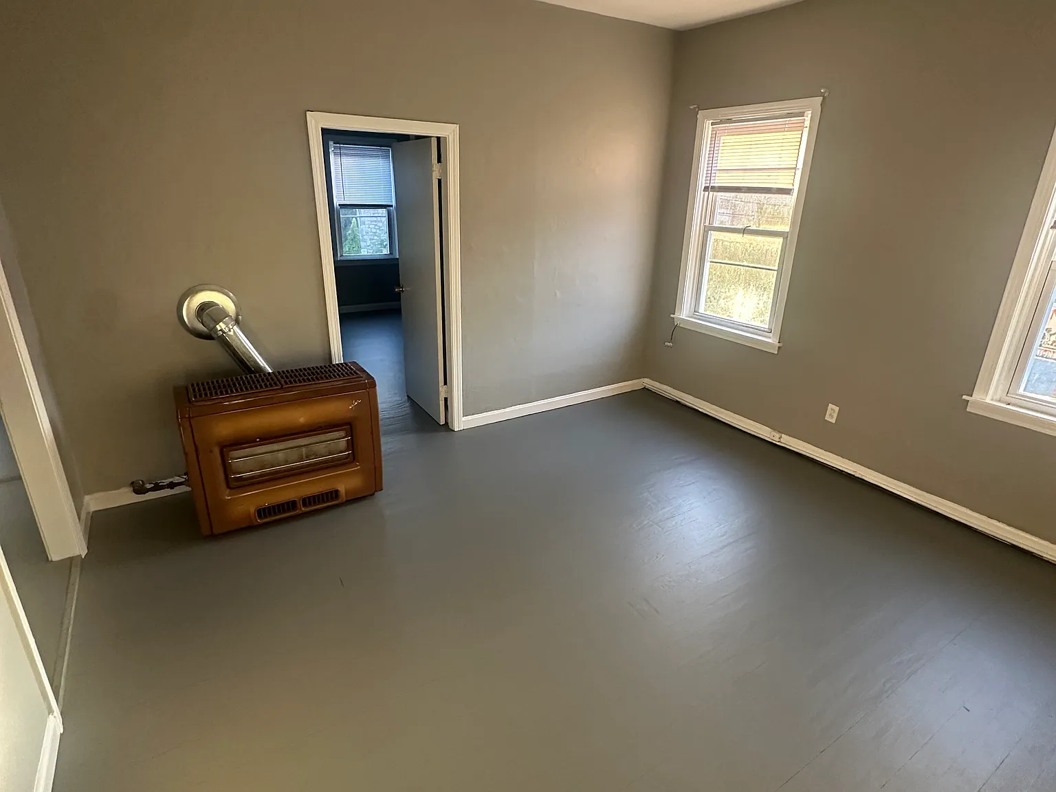 106 Cash St — Photo 2
