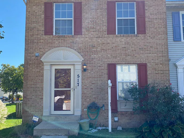 517 Kingdom Ct — Photo 1