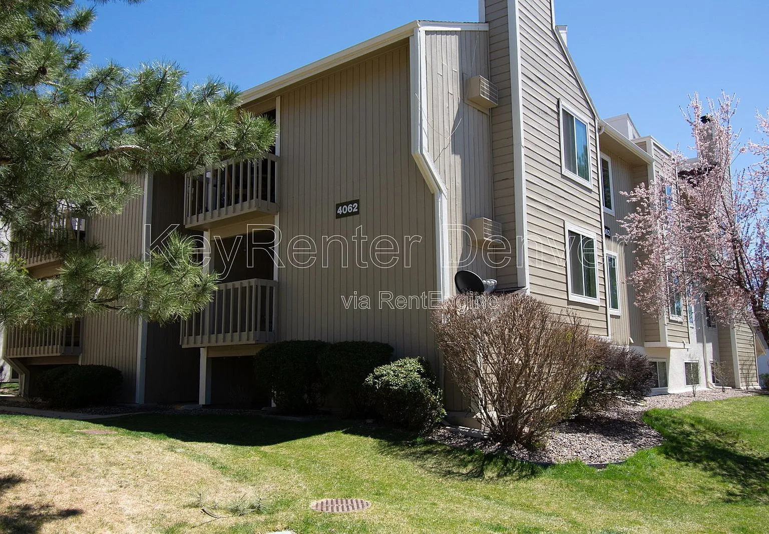 3 bed, 1.0 bath, 1276 sqft, $1,575 — Photo 1