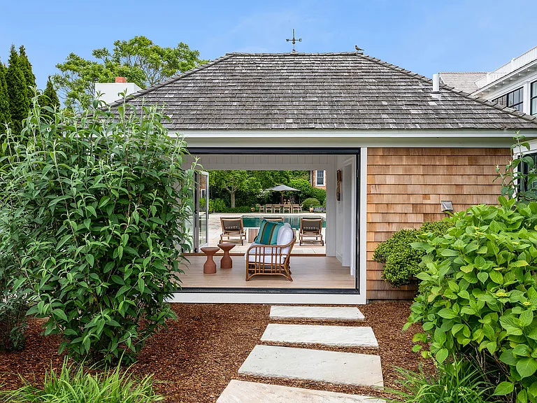 678 Halsey Ln — Photo 25